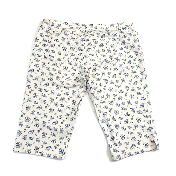 Woman Within China White & Blue Floral Natural Fit Denim Capri Jeans 26W - Picture 2 of 4